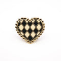 Pin's cœur damier