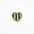 Pin's cœur rayé