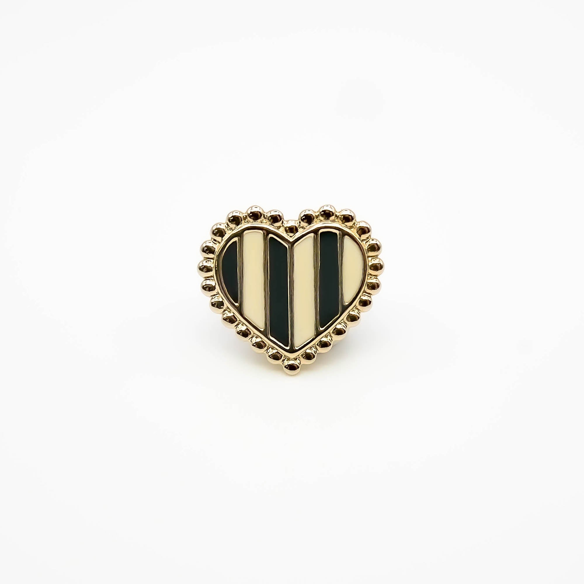 Pin's cœur rayé